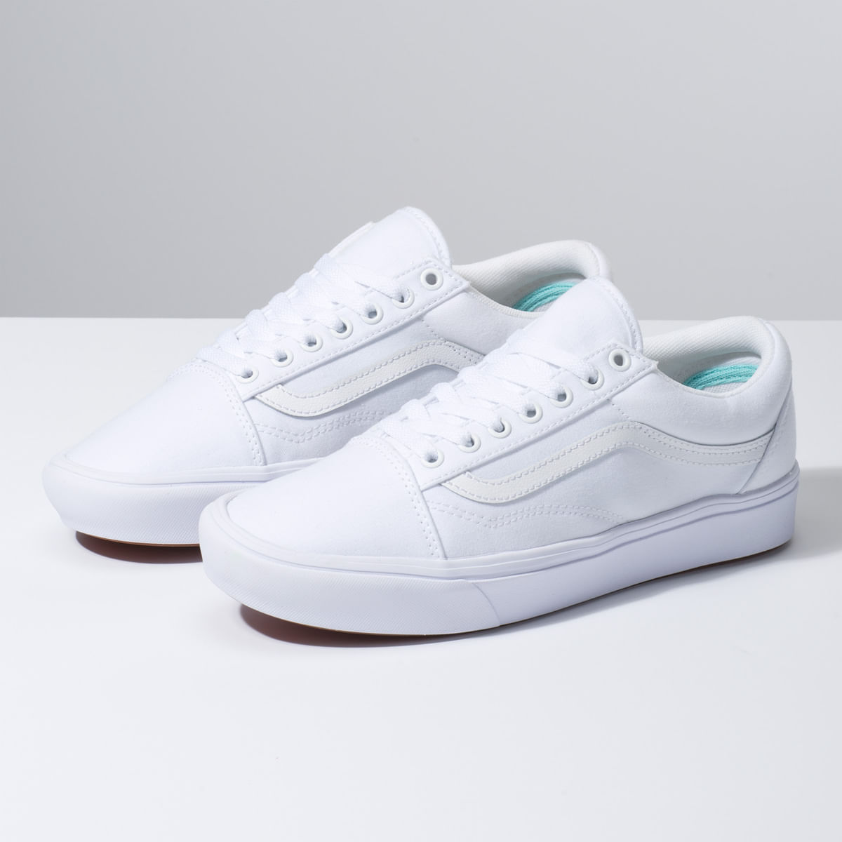 Zapatos vans 2025 hombre blancos quito