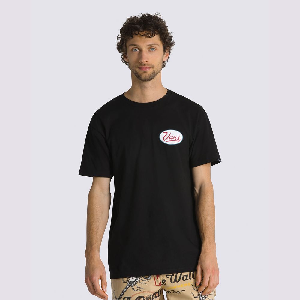 Camiseta-Manga-Corta-Negra-Gas-Station-Logo-Hombre-Vans