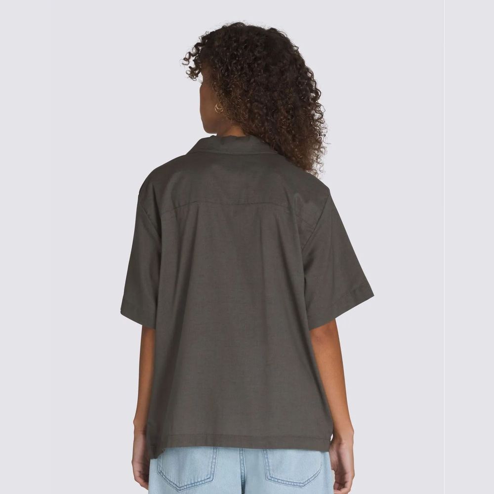 Pantaloneta-Cassidy-Camp-Shirt-Gris-Vans